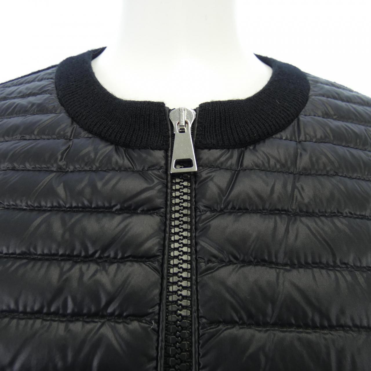 モンクレール MONCLER 10939B00006 ダウンジャケット