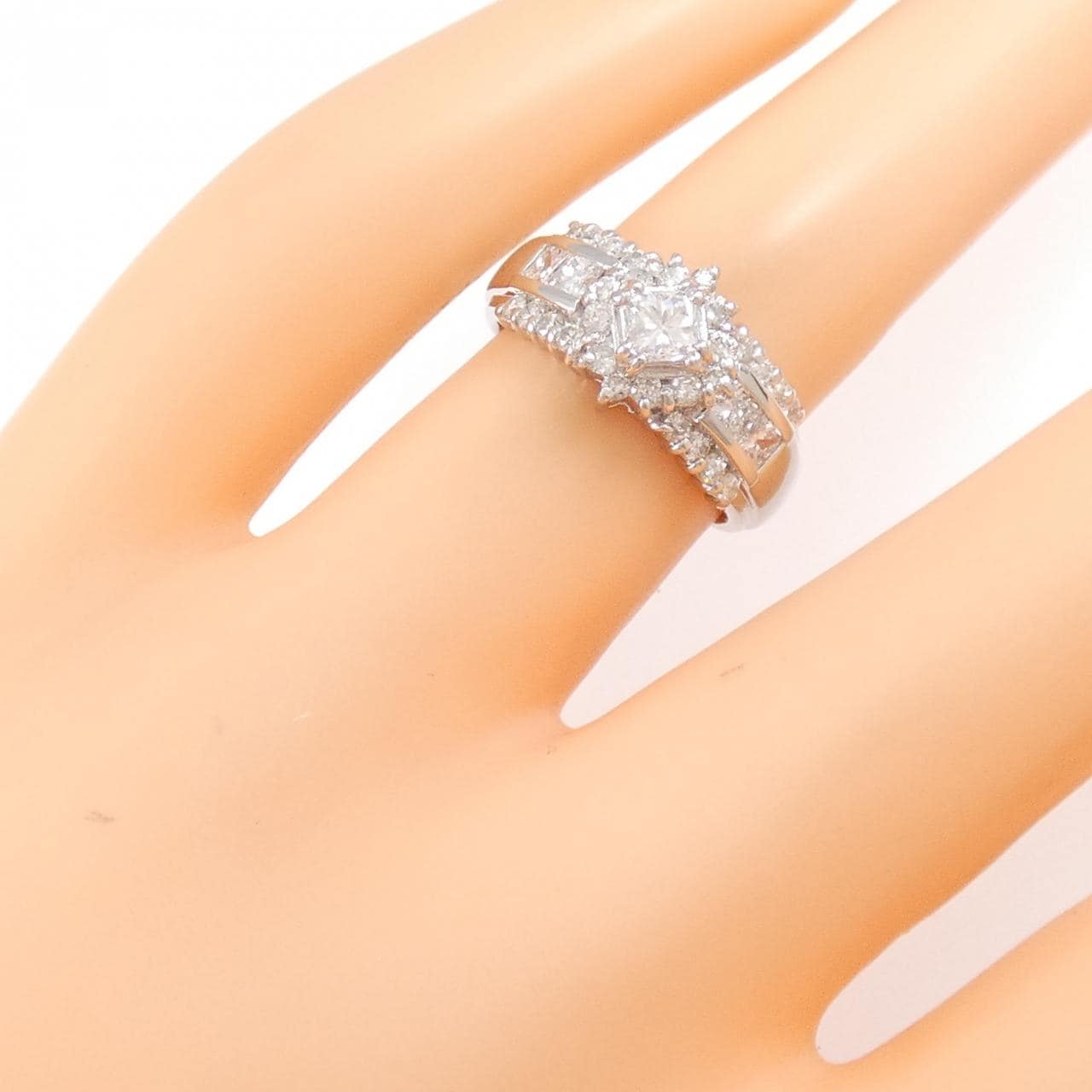 PT900 ダイヤモンド リング 1.00CT