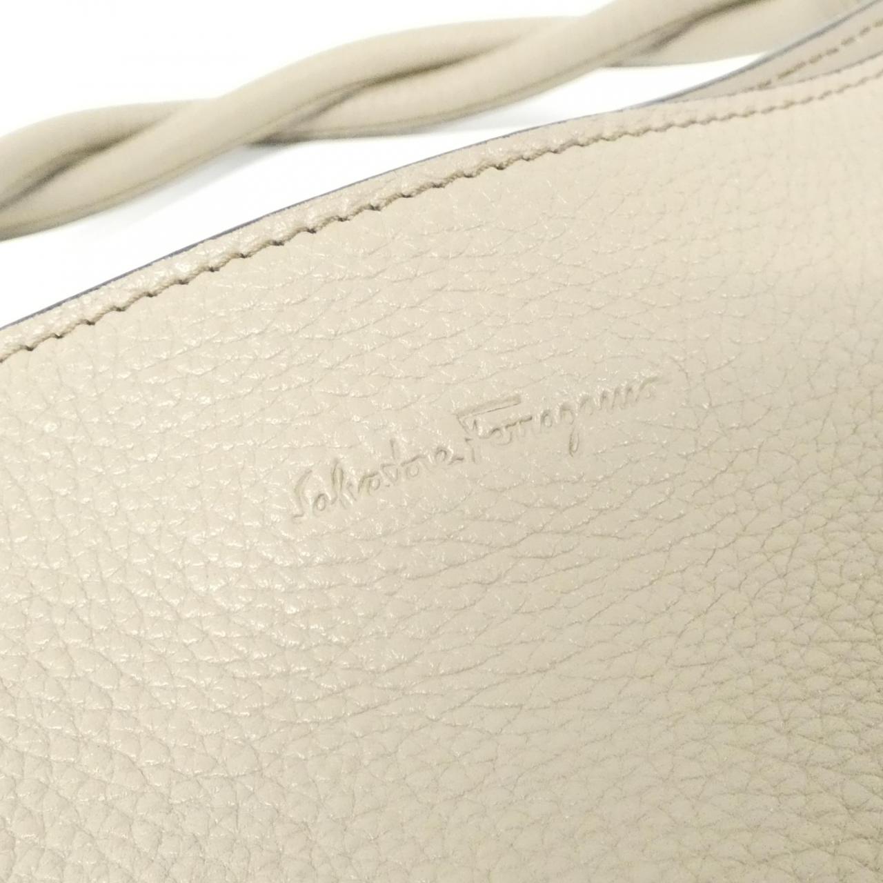 サルヴァトーレフェラガモ 21 I392 ショルダーバッグ