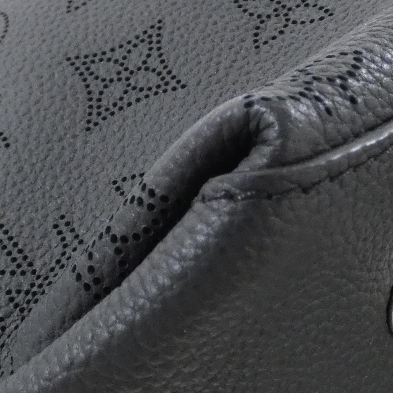 LOUIS VUITTON Mahina Beauvre Hobo M56073 单肩包