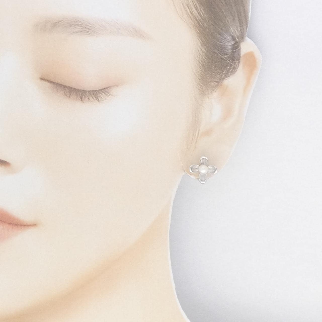 MIKIMOTO Akoya pearl earrings 4.2mm