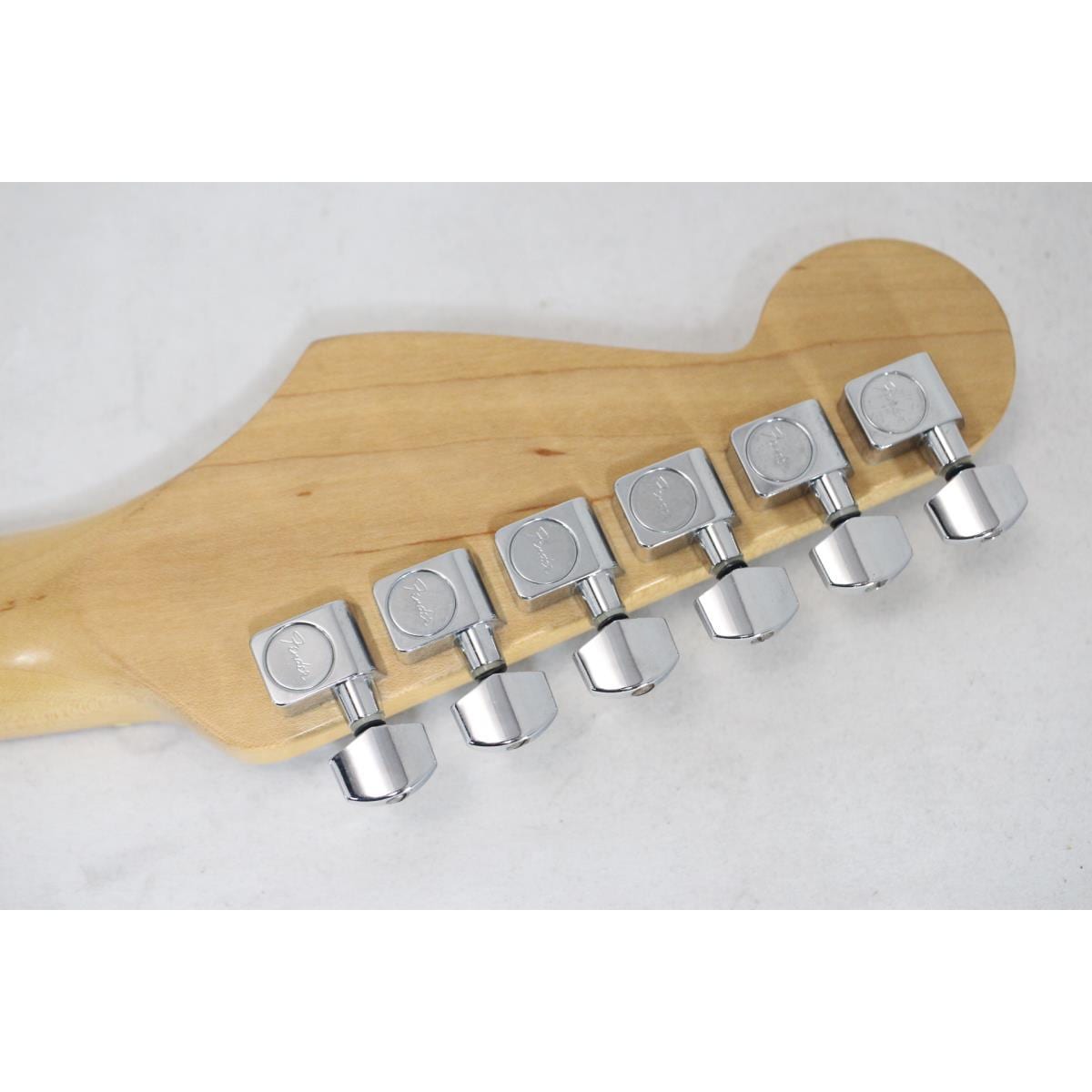 FENDER STANDARD STRATOCASTER