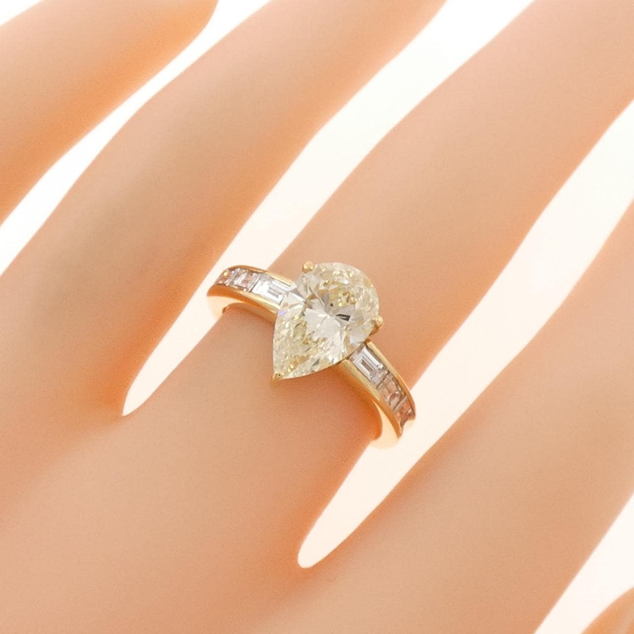 K18YG ダイヤモンド リング 2.037CT VLY SI1 ペアシェイプ