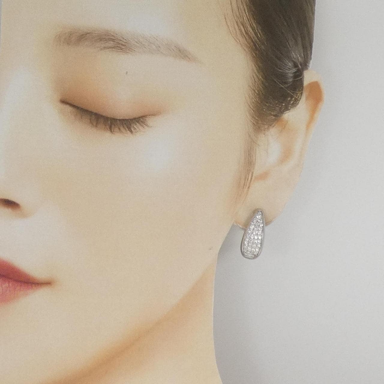 K18WG pave Diamond earrings 1.00CT