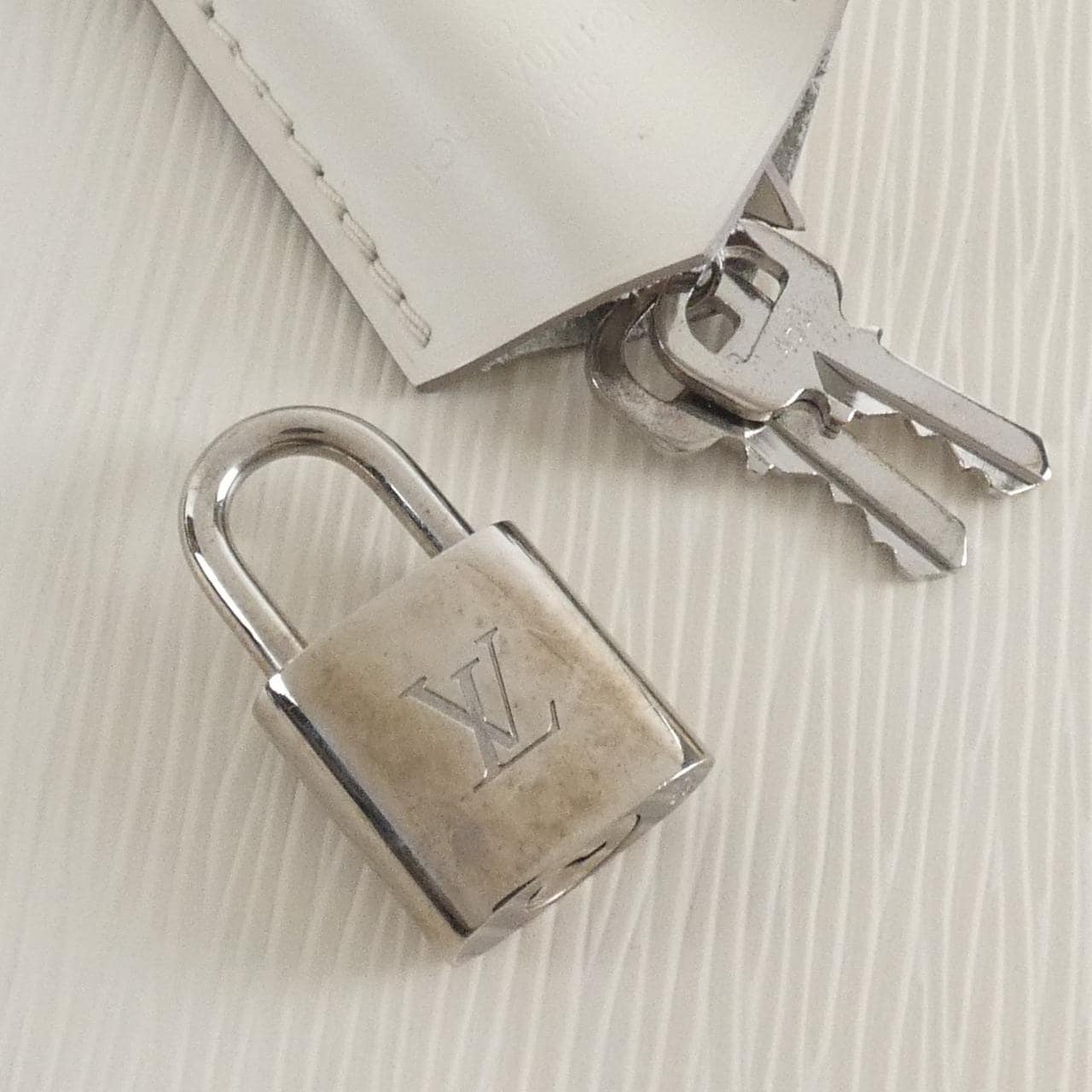 ルイヴィトン エピ ポンヌフ GM M5904J バッグ