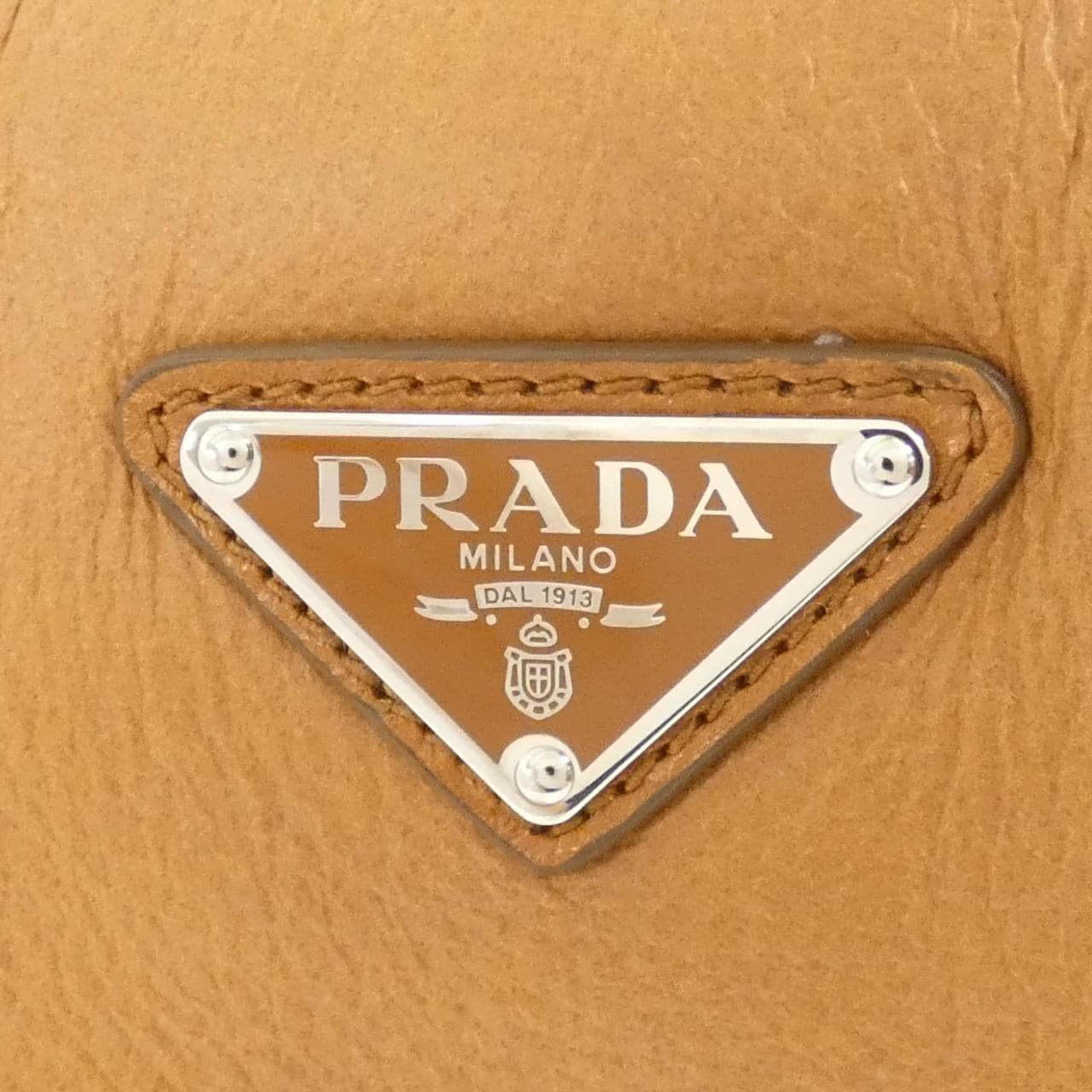 Prada 2VH182肩背包