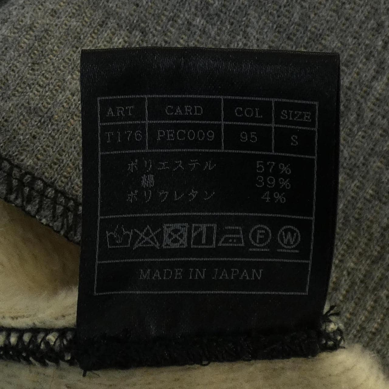 エイケイエム AKM トップス