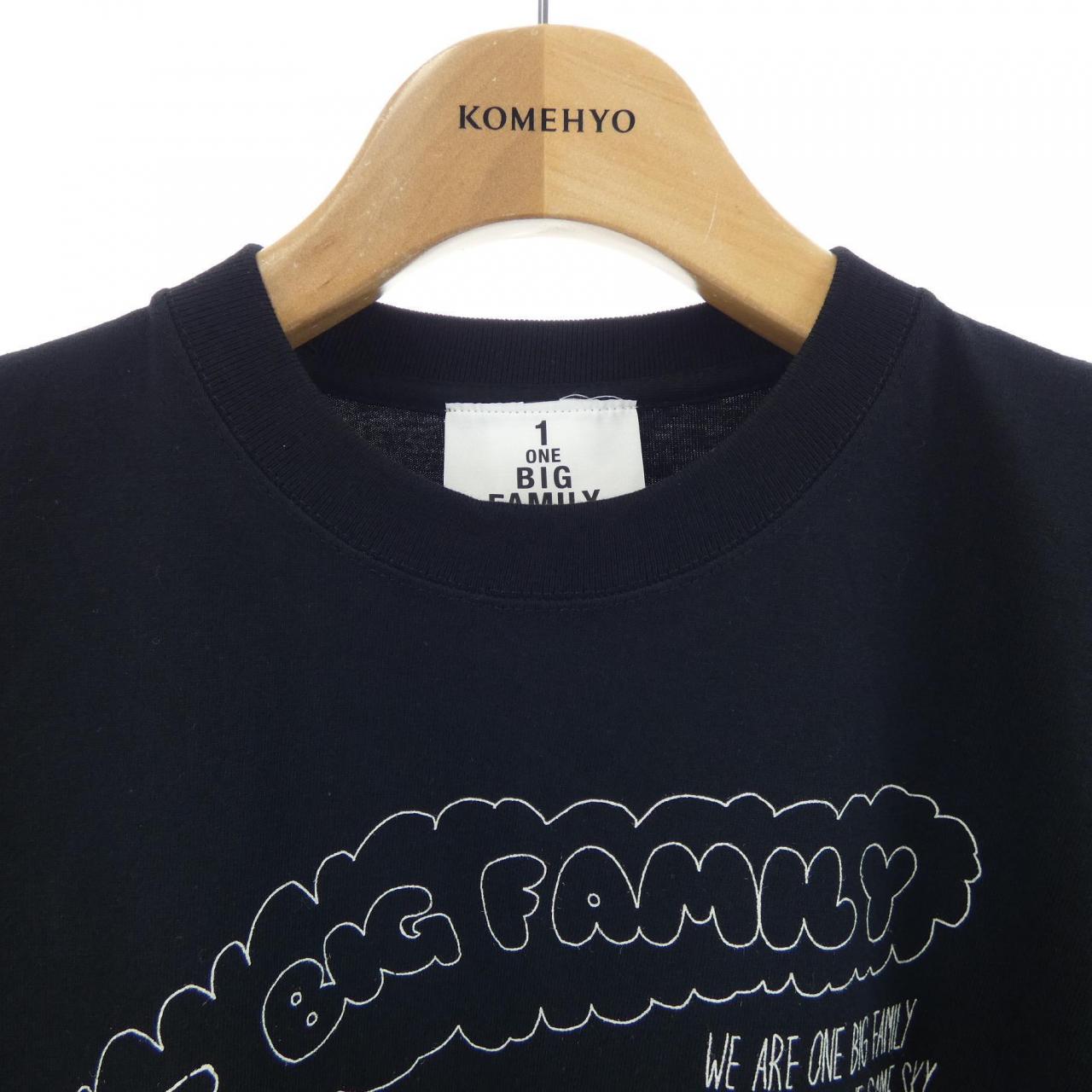 ONE BIG FAMILY Tシャツ