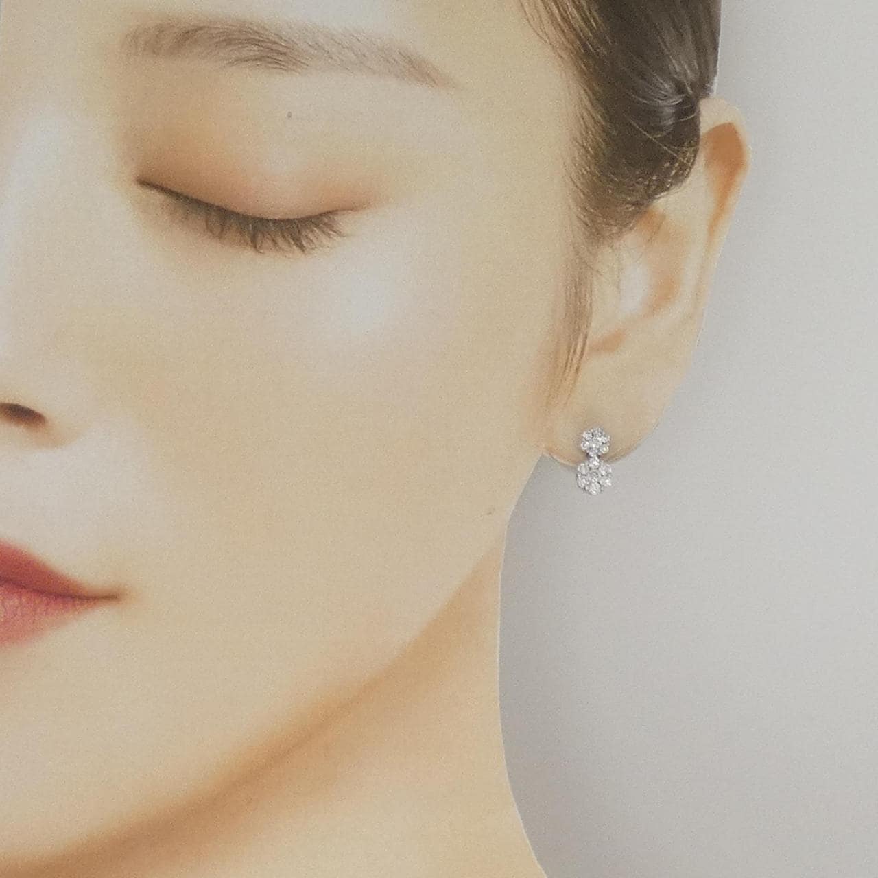 K18WG flower Diamond earrings