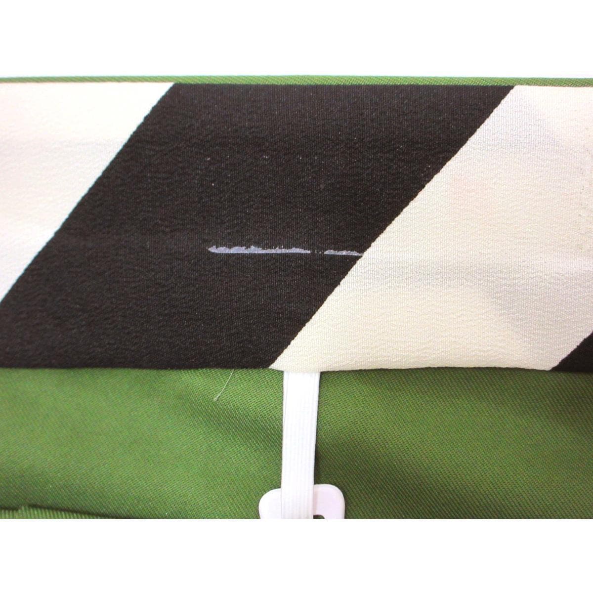 女袴　紅一点　刺繍入り　紐下９４ｃｍ　Ｌサイズ