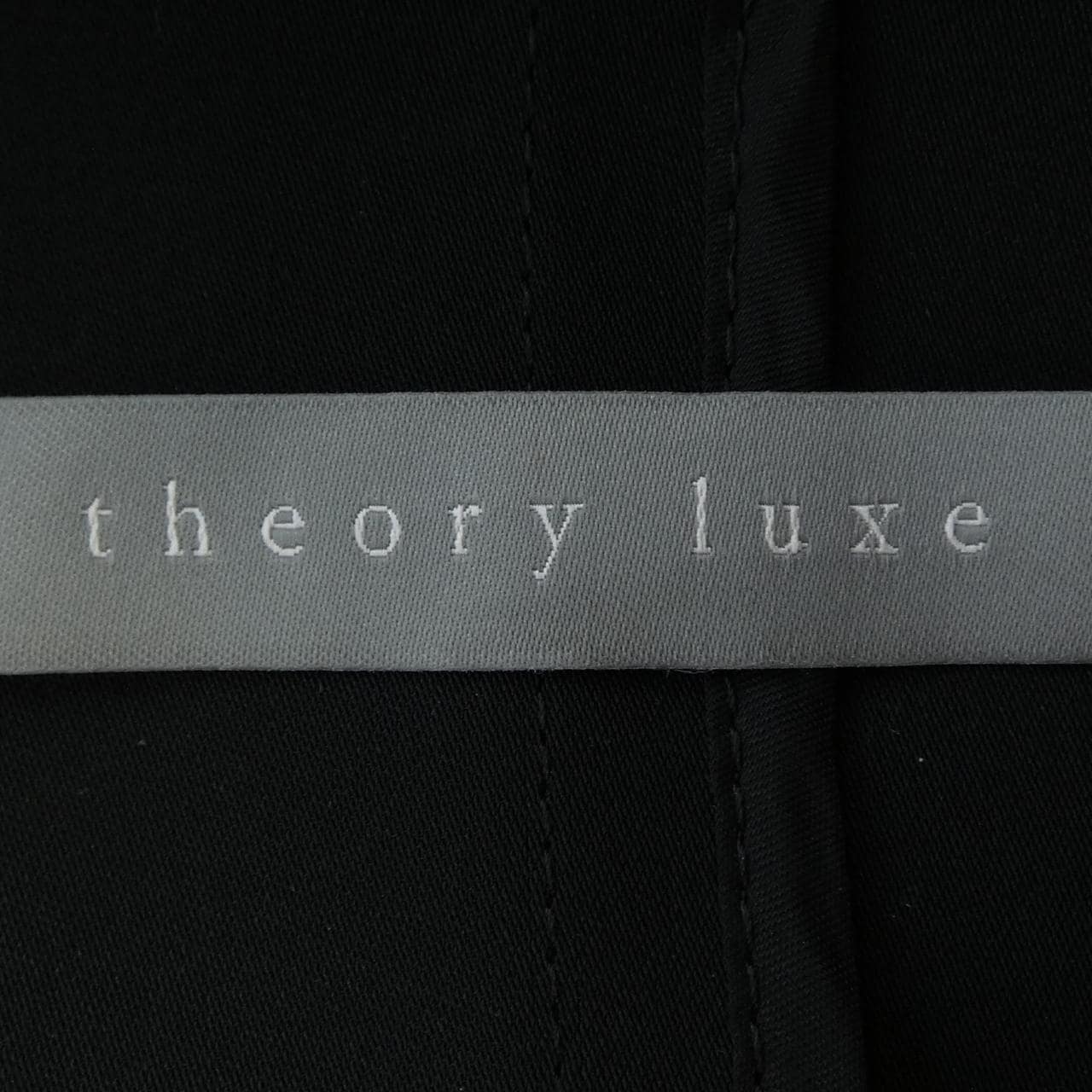 塞奥莉露Theory luxe大衣