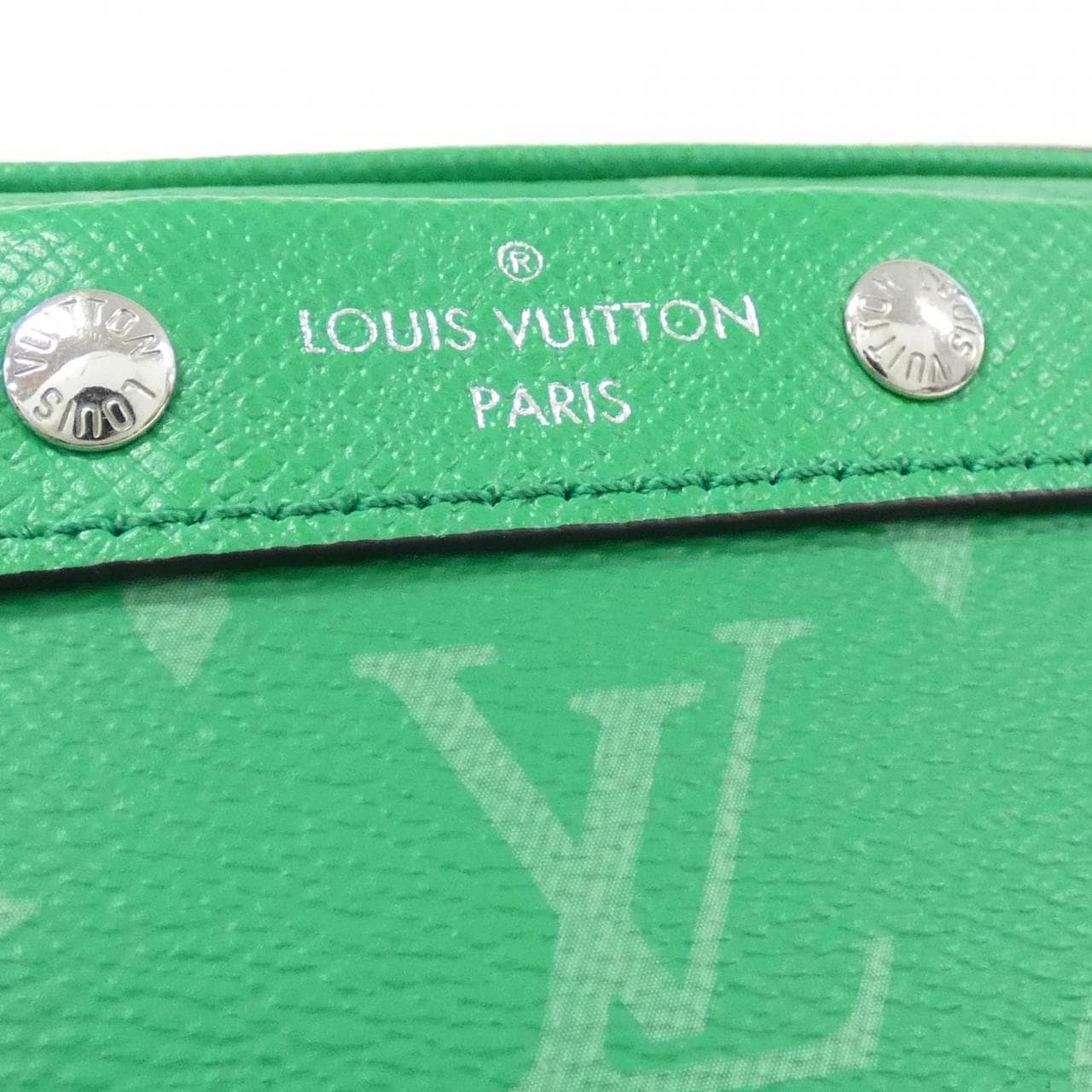 LOUIS VUITTON Taiga Llama Alpha Wearable Wallet M30997 Shoulder Bag