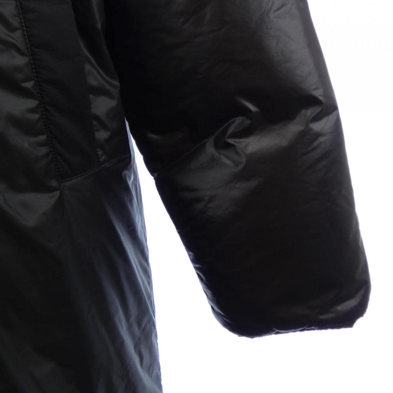 ルイヴィトン LOUIS VUITTON リバーシブルウインタリーダウンパーカ HOK50ETI4 ダウンコート