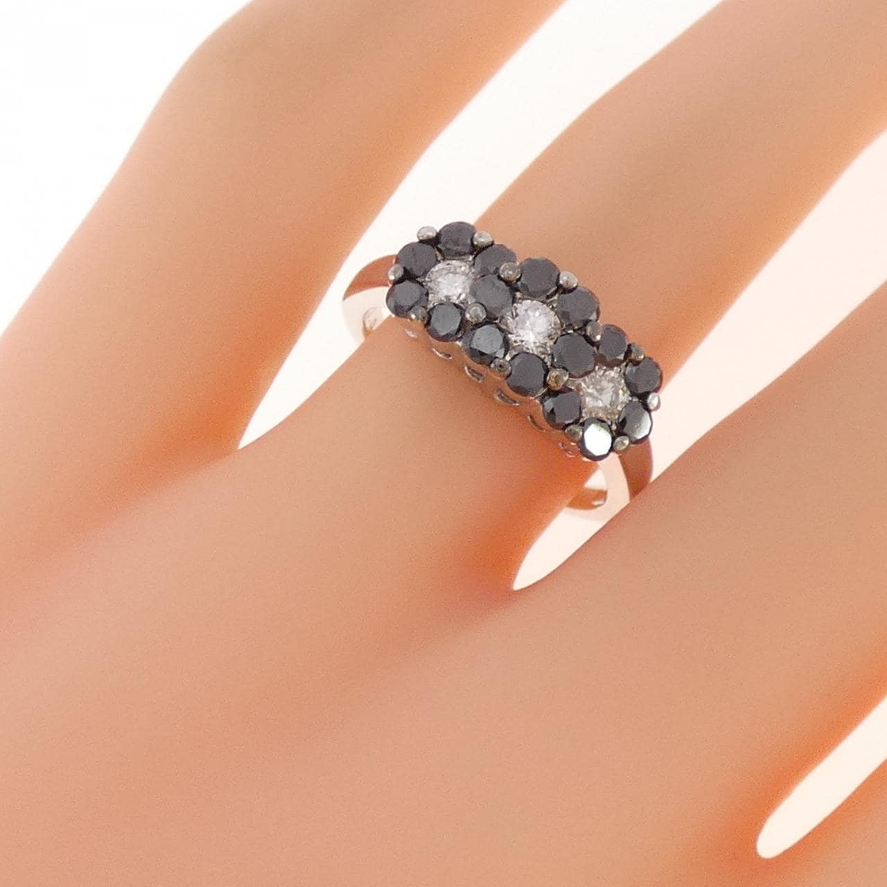 K18WG フラワー ダイヤモンド リング 1.00CT
