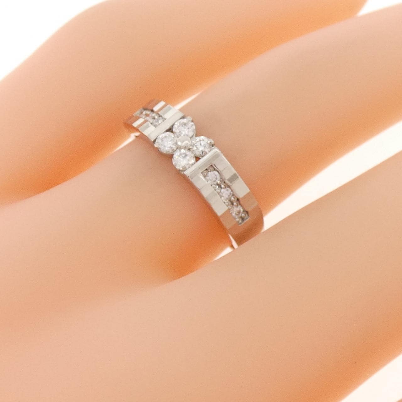 PT900 フラワー ダイヤモンド リング 0.21CT