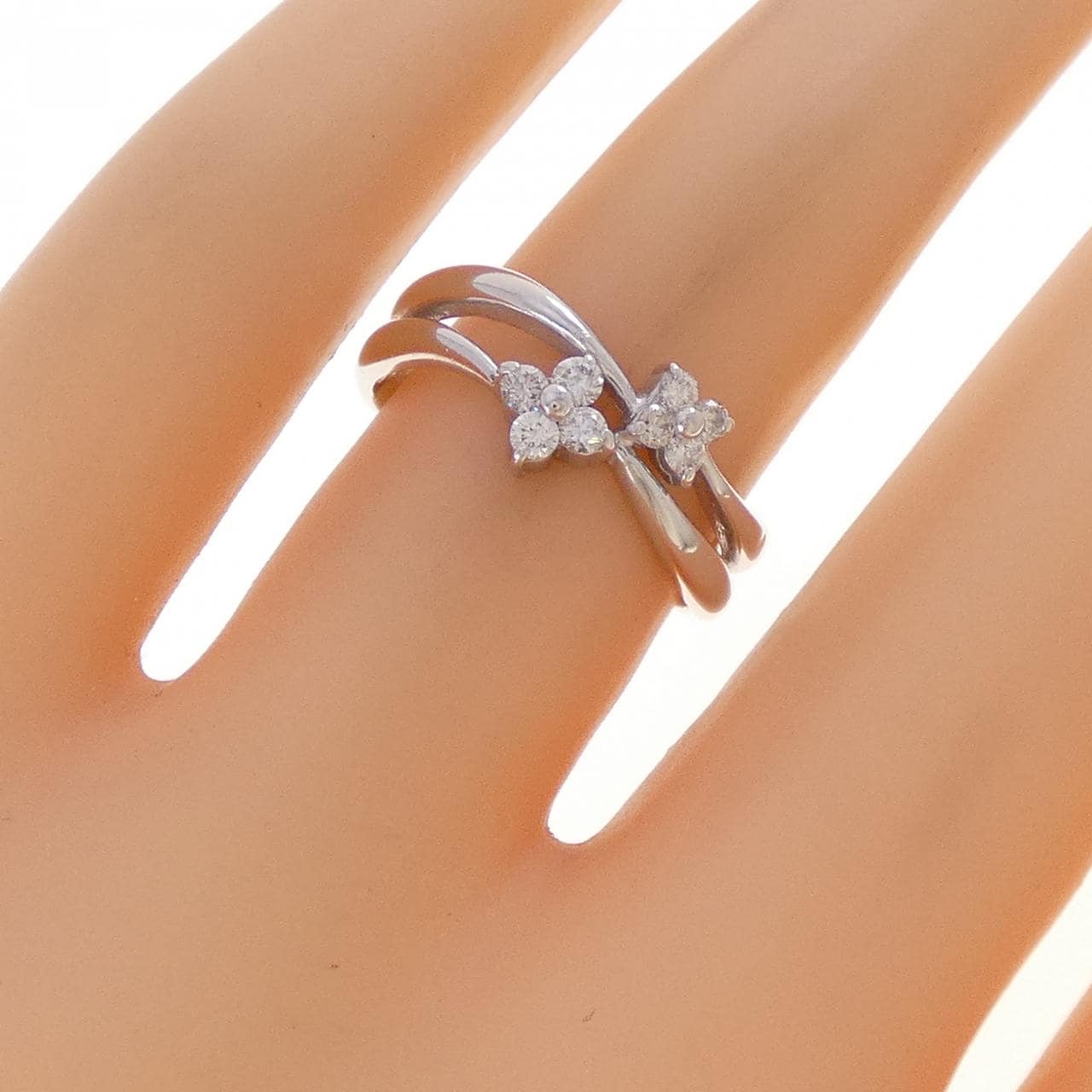 K18WG フラワー ダイヤモンド リング 0.21CT