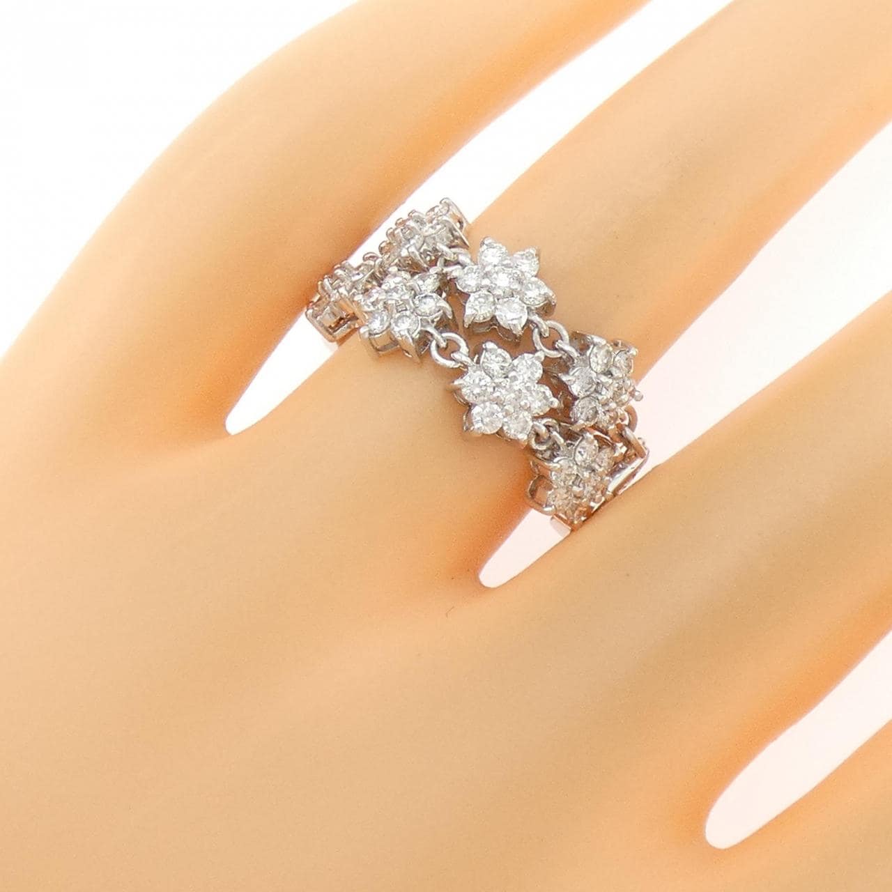 K18WG フラワー ダイヤモンド リング