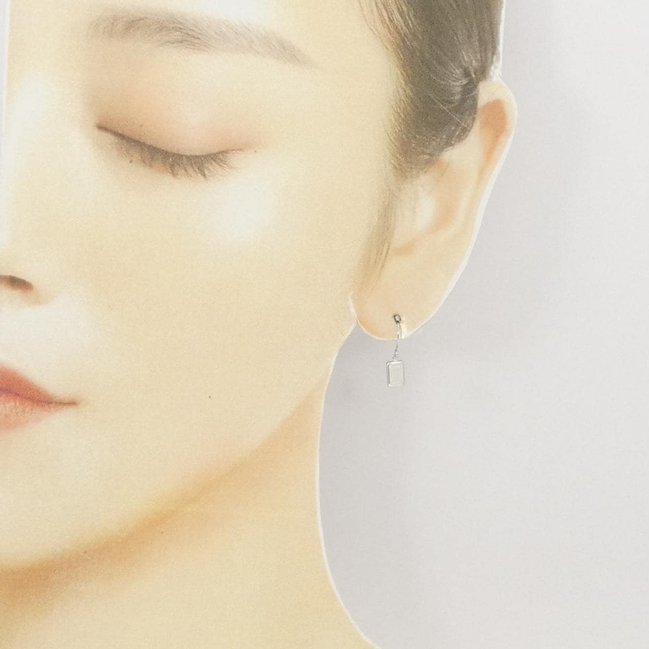 [BRAND NEW] K18WG OPAL Earrings
