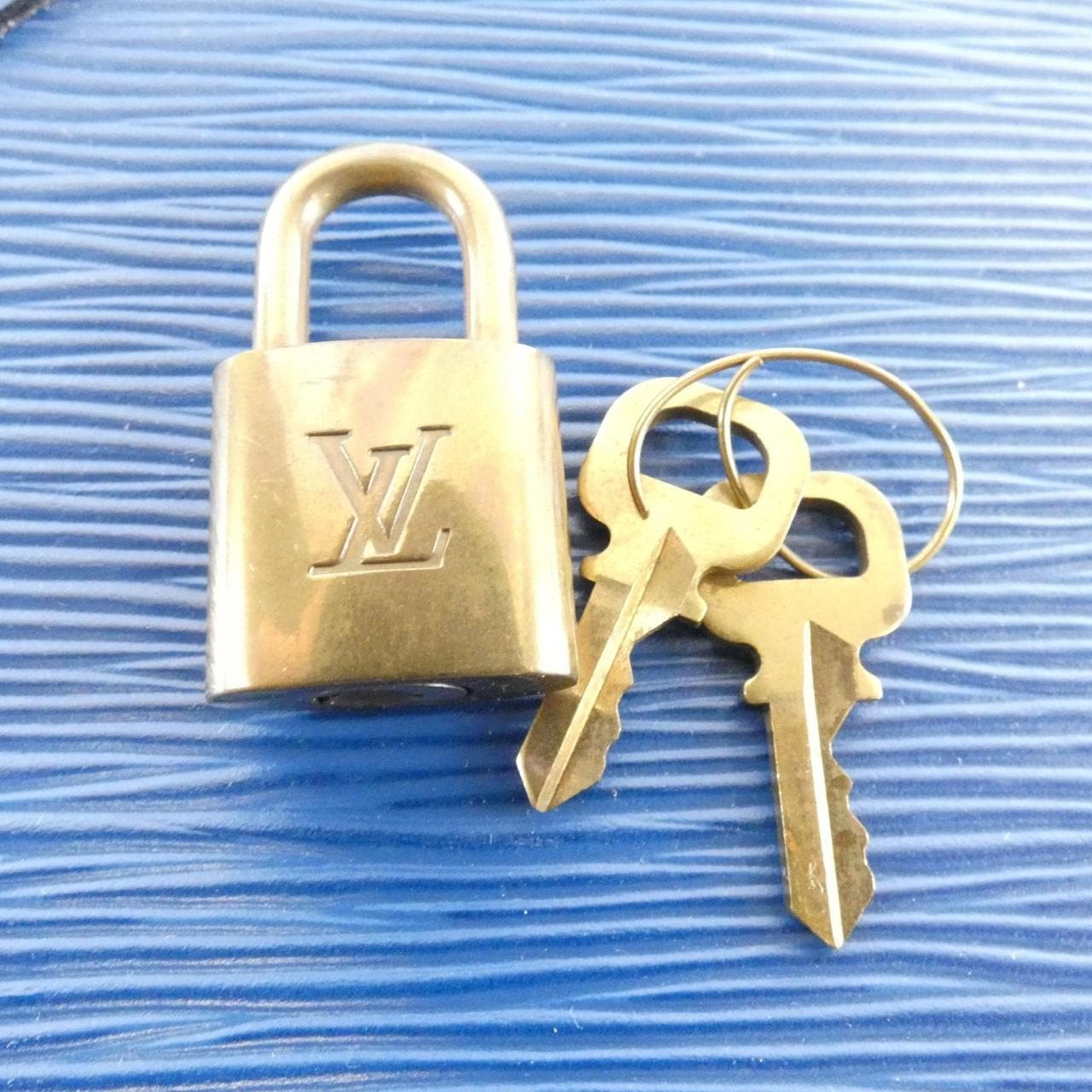 ルイヴィトン エピ アルマ PM M52145+J00275 バッグ