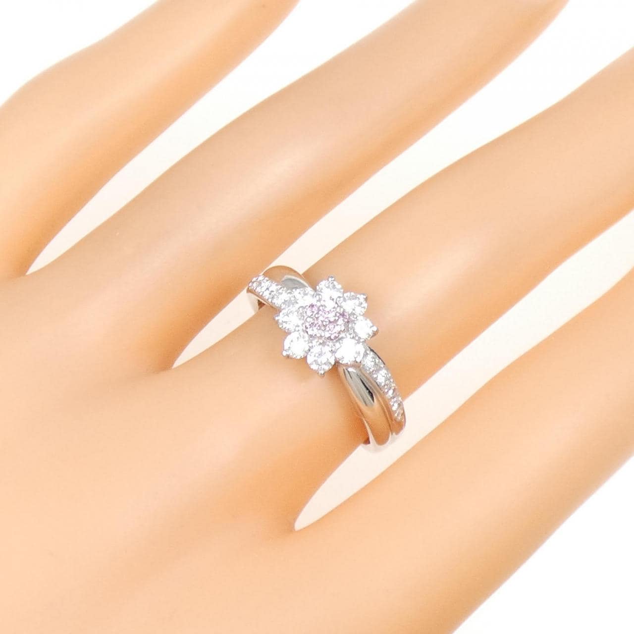 PT900 花粉粉色钻石指 0.07CT