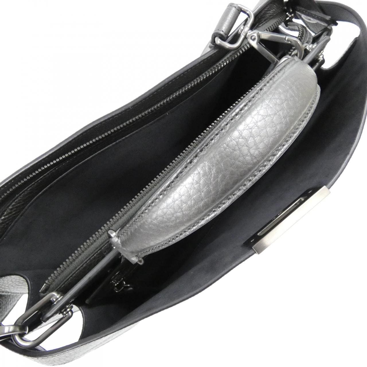 フェンディ ピーカブー アイ シー ユー ミディアム 7VA529 AJJ1 バッグ