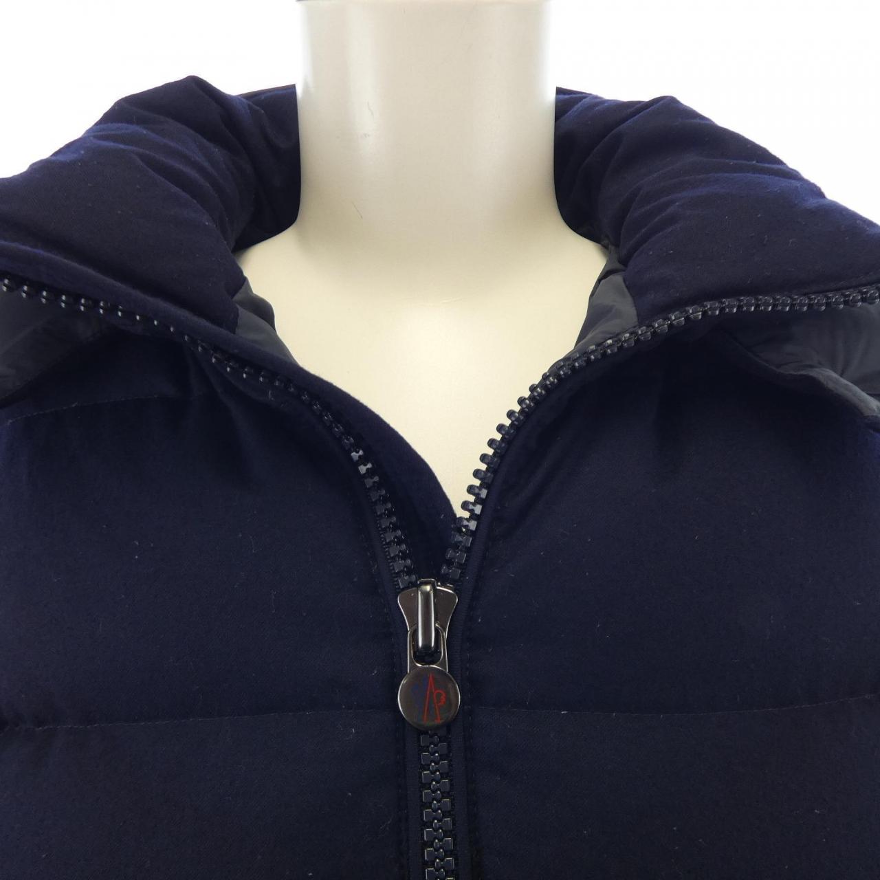 モンクレール MONCLER ダウンジャケット