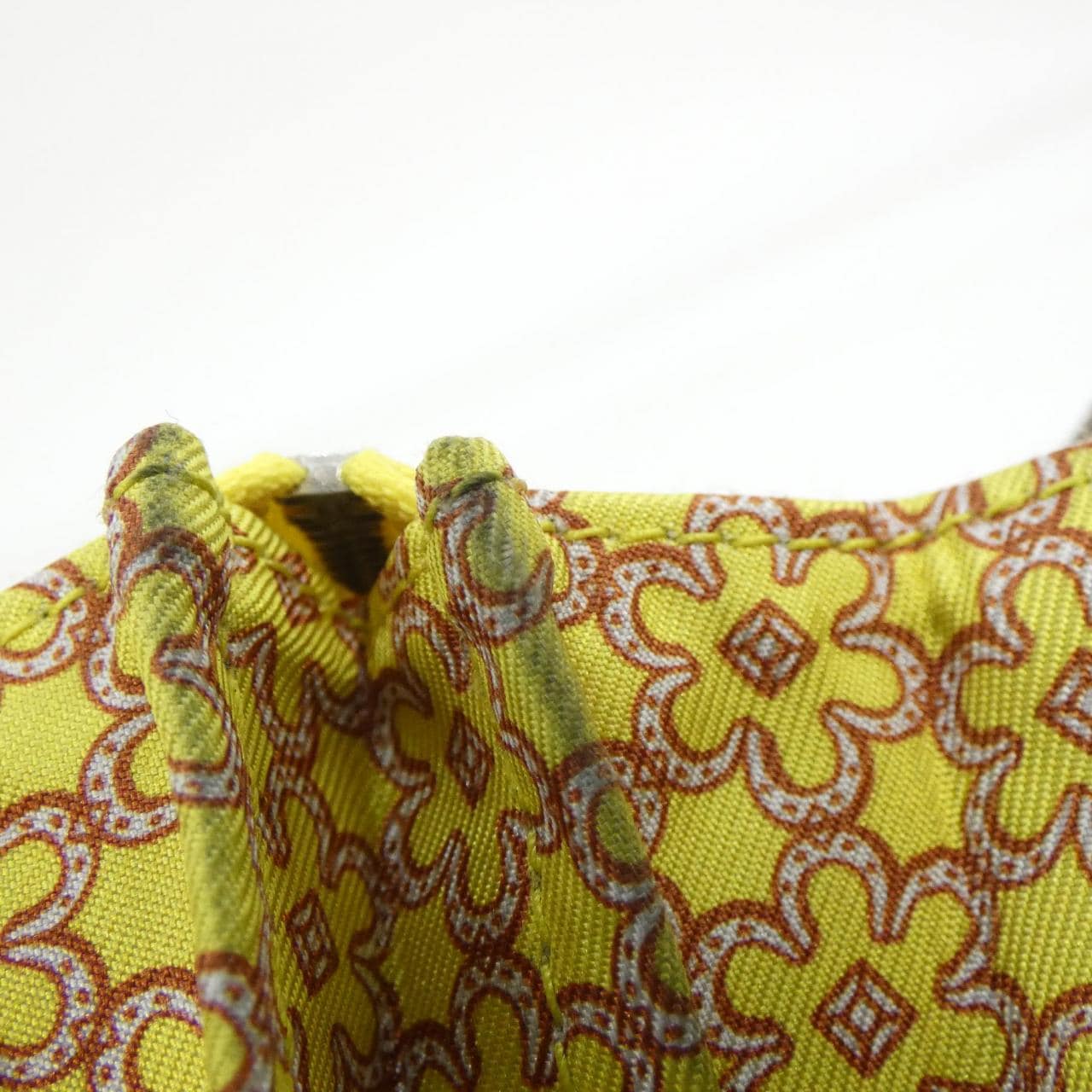 エルメス LUCKY DAISY シルク イン コンパクト 083791CK 財布