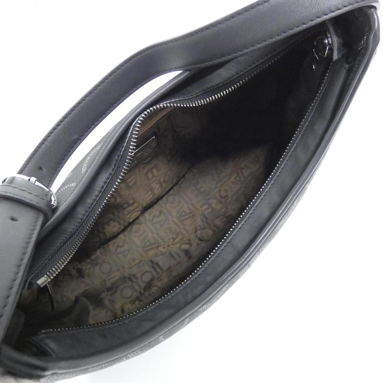 サルヴァトーレフェラガモ 21 7913 ショルダーバッグ