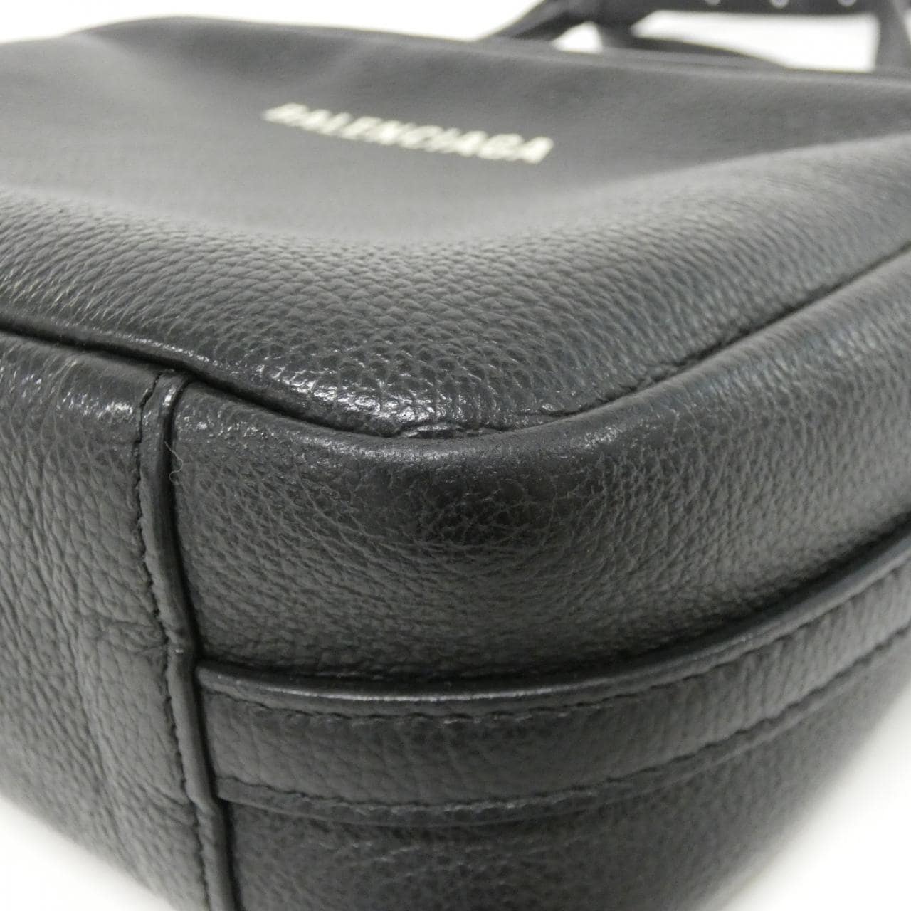 バレンシアガ エブリデイ カメラ バッグ M 679267 15YUN ショルダーバッグ