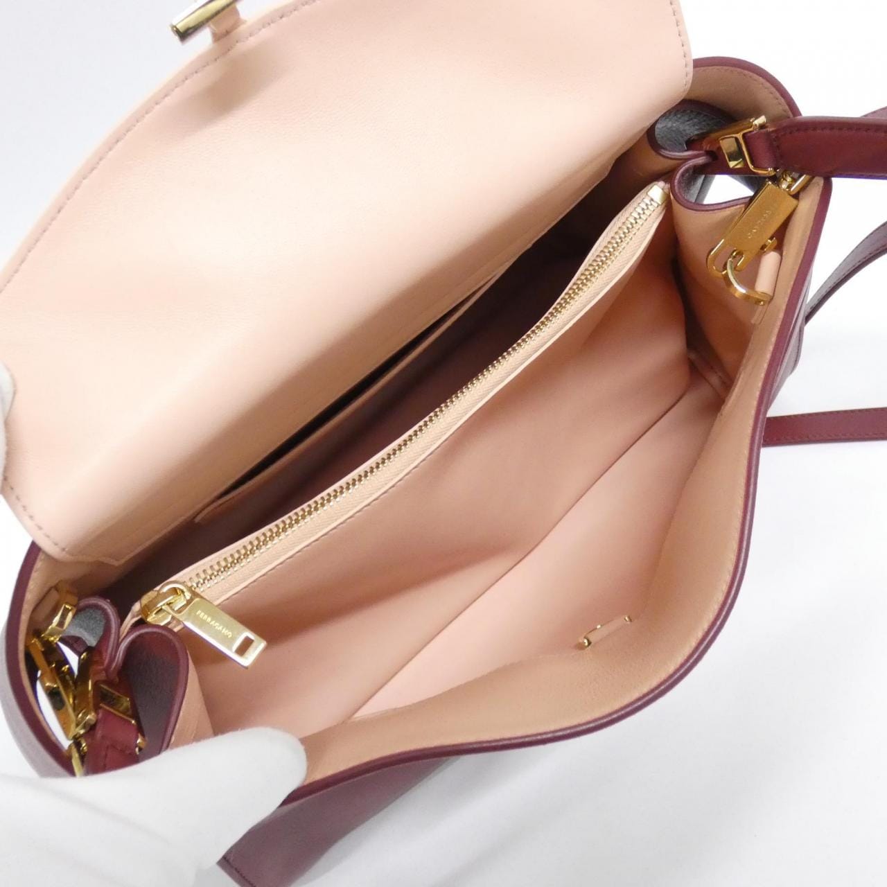 サルヴァトーレフェラガモ HUG 21 9816 バッグ