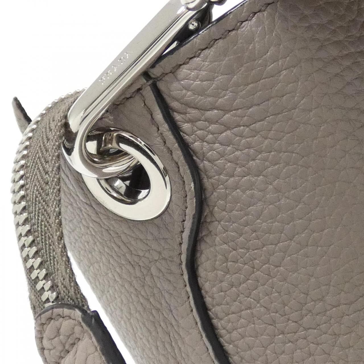 Prada1BE057肩背包