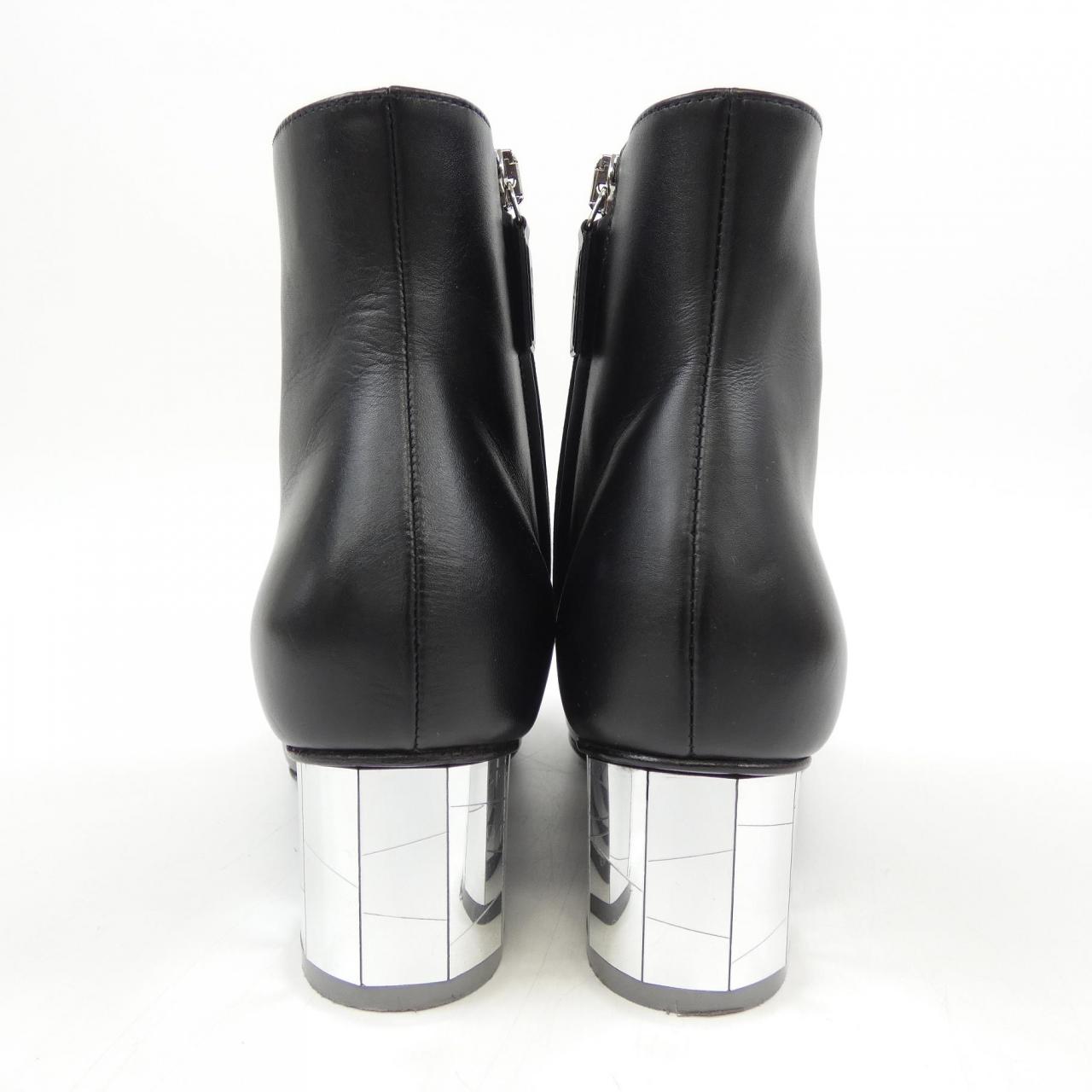 サルヴァトーレフェラガモ SALVATORE FERRAGAMO ブーツ