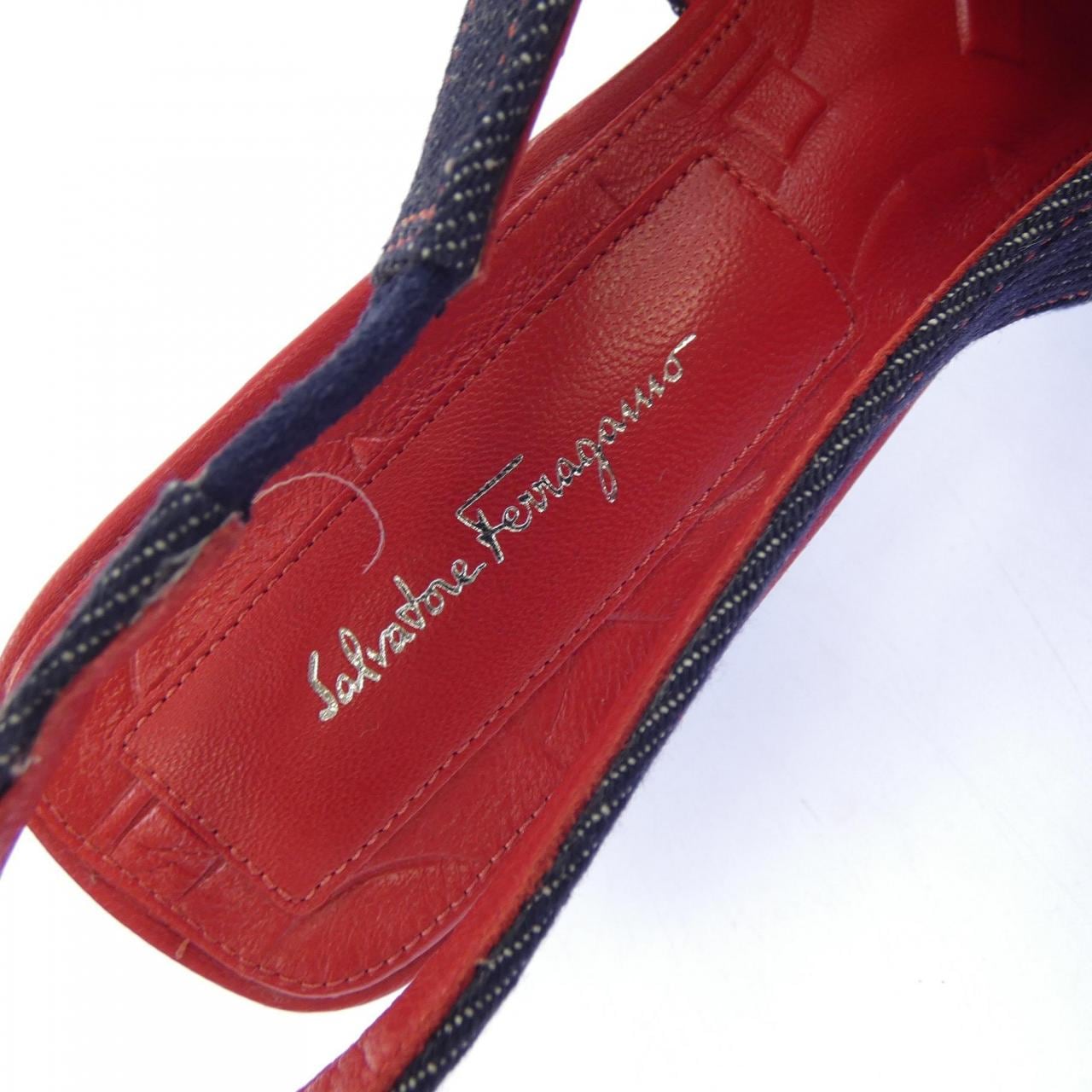 サルヴァトーレフェラガモ SALVATORE FERRAGAMO サンダル