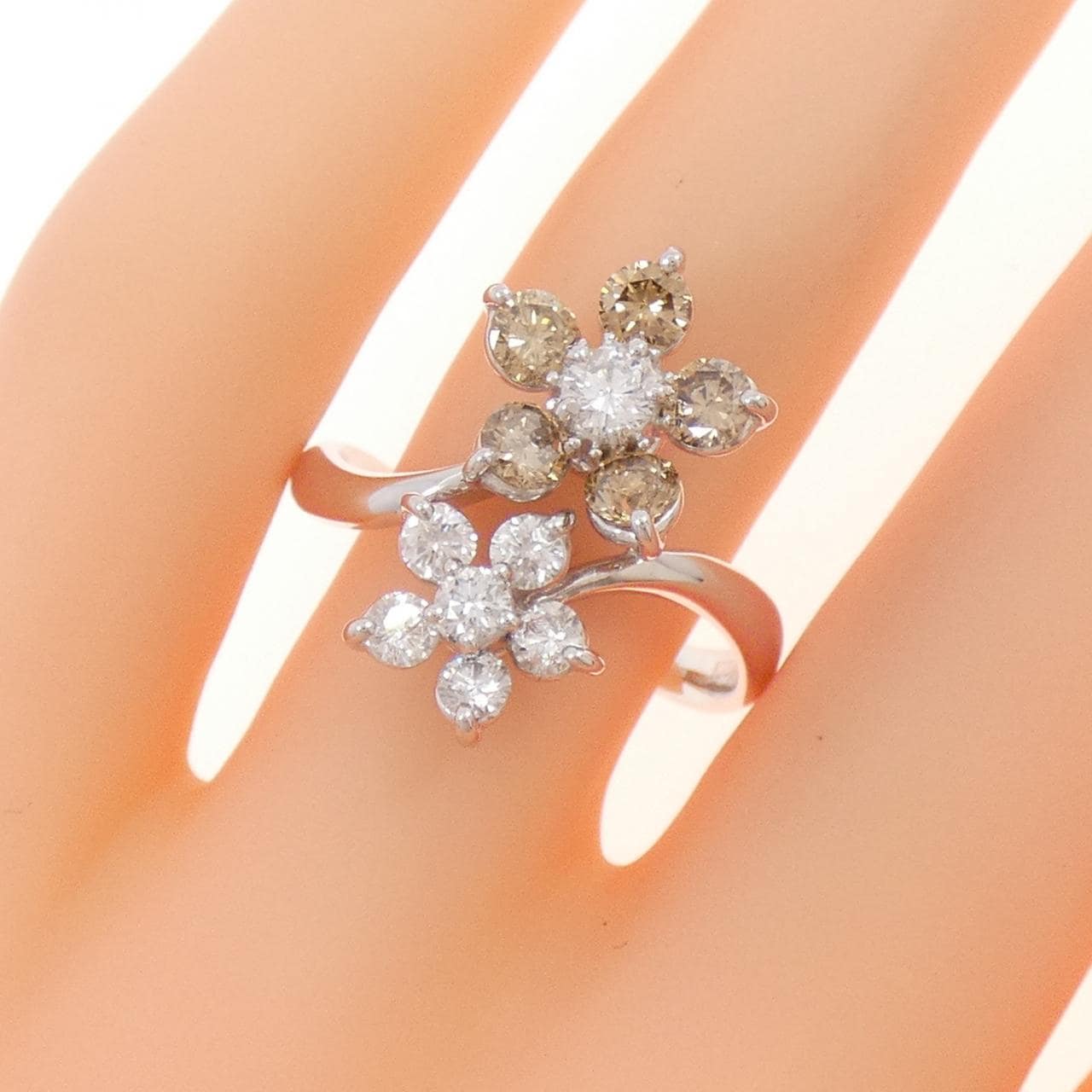 K18WG フラワー ダイヤモンド リング 1.30CT