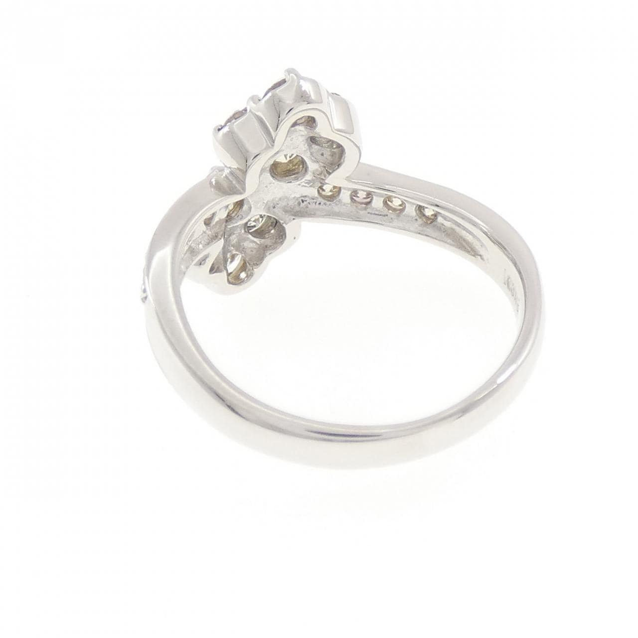 K18WG フラワー ダイヤモンド リング 0.90CT