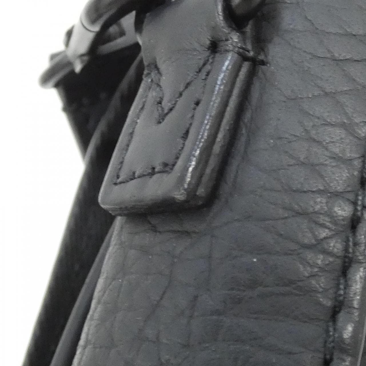 ルイヴィトン トリヨン モノグラム Sロック ヴェルティカル ウエアラブル ウォレット M81524 ショルダーバッグ