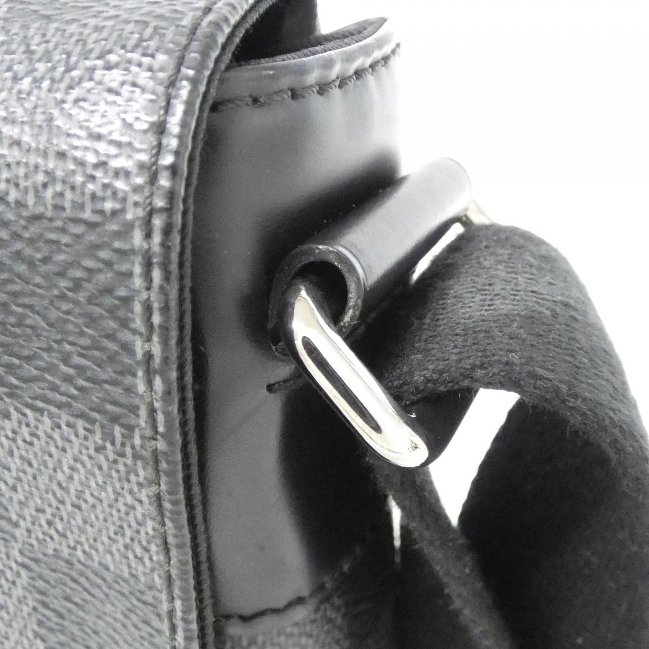 ルイヴィトン ダミエ グラフィット ディストリクト PM N41028 ショルダーバッグ