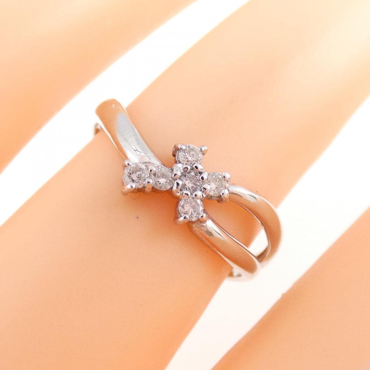 コメ兵｜K18WG クロス ダイヤモンド リング 0.12CT｜ジュエリー