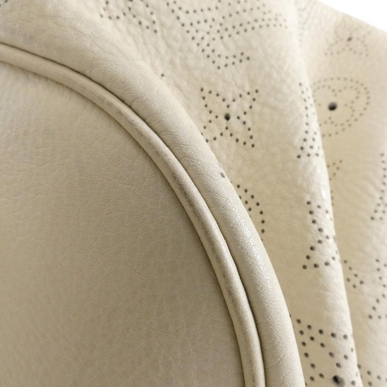 ルイヴィトン マヒナ XL M95548 ショルダーバッグ