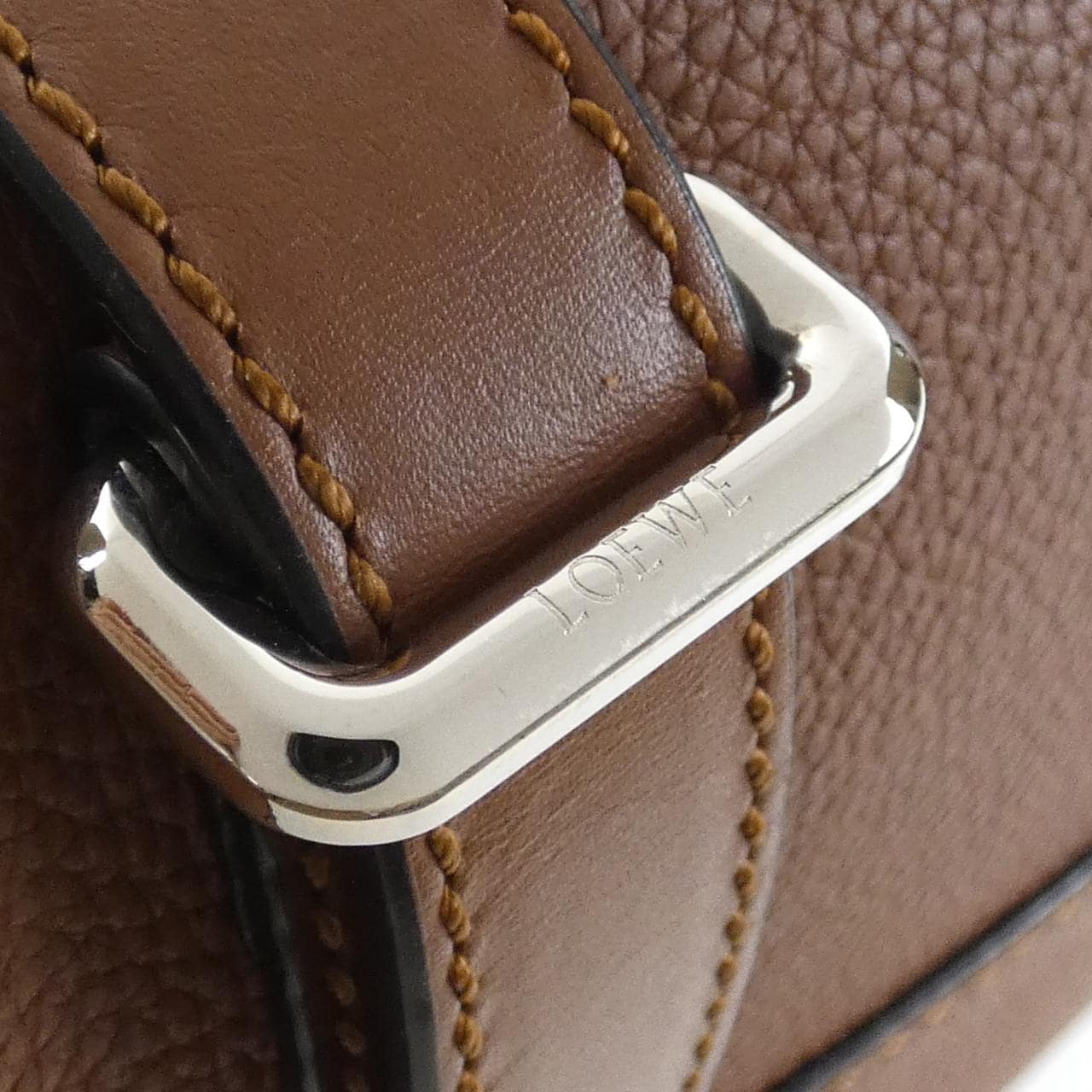 ロエベ ミリタリー メッセンジャー 324 12AB24 ショルダーバッグ