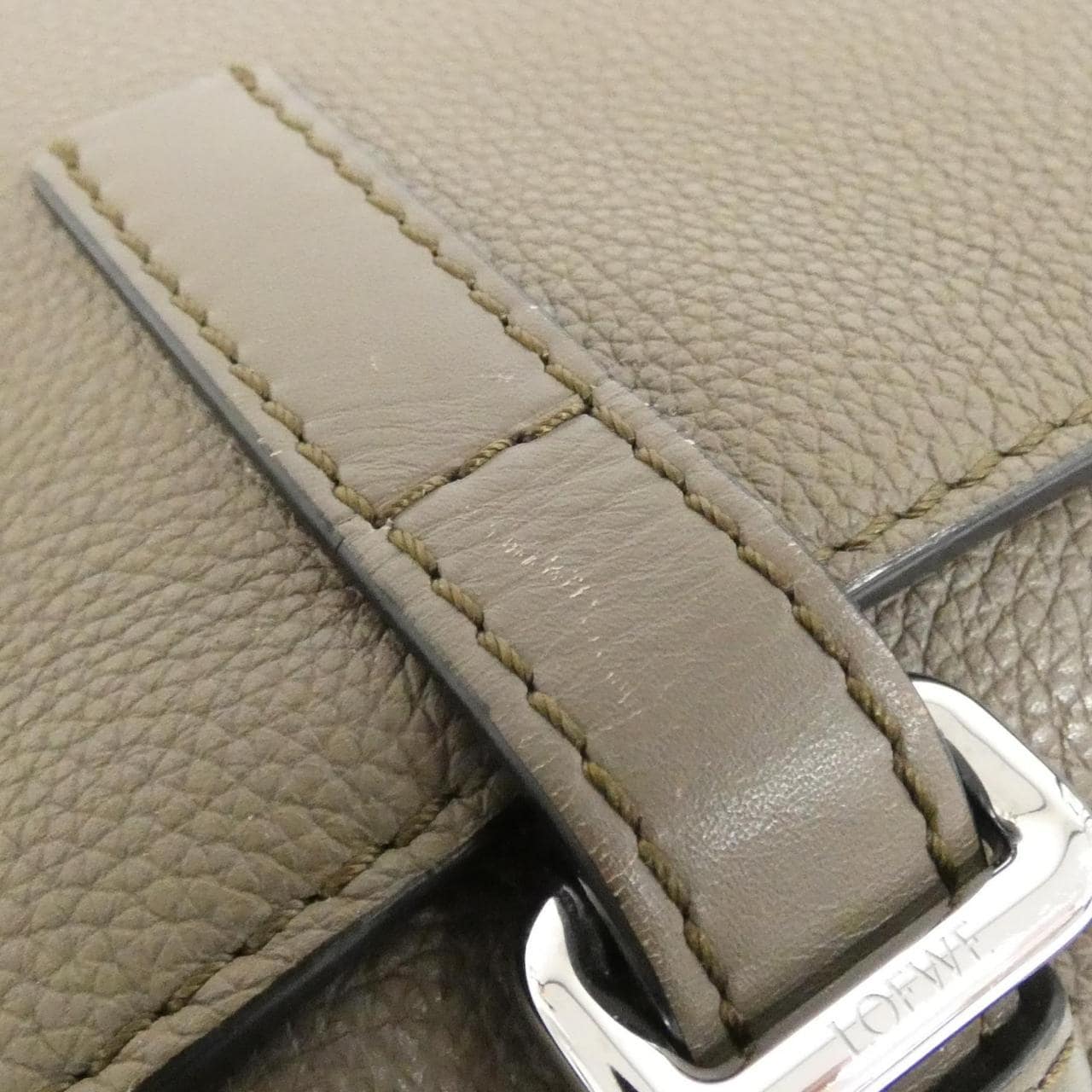 ロエベ ミリタリー メッセンジャー B553A14X03 ショルダーバッグ