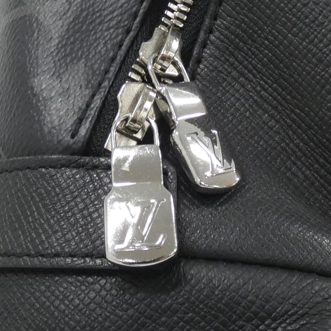 ルイヴィトン タイガ ラマ ディスカバリー バックパック M30230 リュックサック