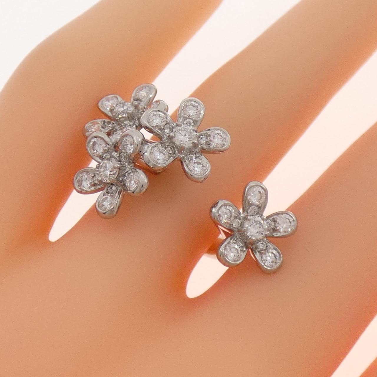 K18WG フラワー ダイヤモンド リング 1.11CT