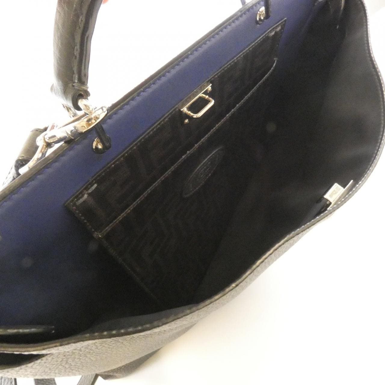 フェンディ SELLERIA PEEK A BOO ESSENTIAL 7VA476 A91A バッグ