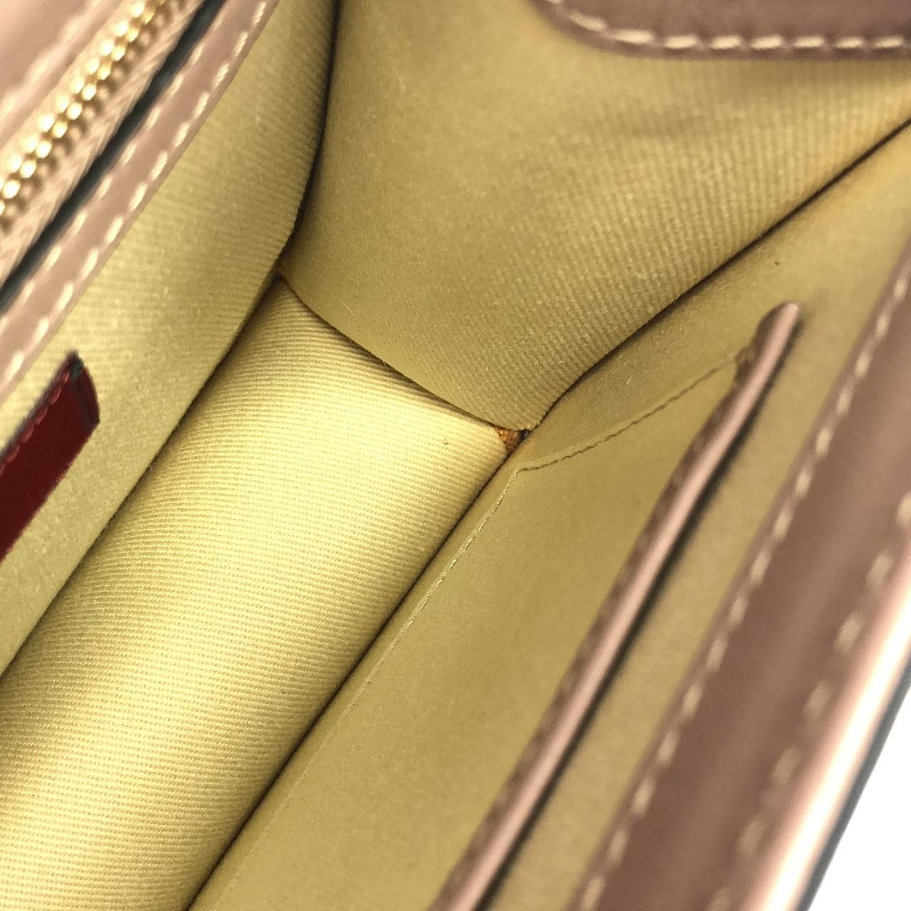 ヴァレンティノガラヴァーニ バッグ