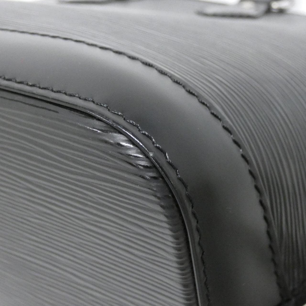 ルイヴィトン エピ アルマ PM M52802 バッグ