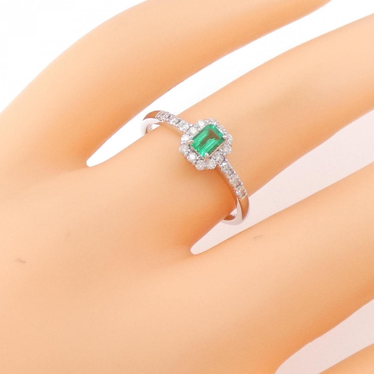 【新品】PT エメラルド リング 0.19CT