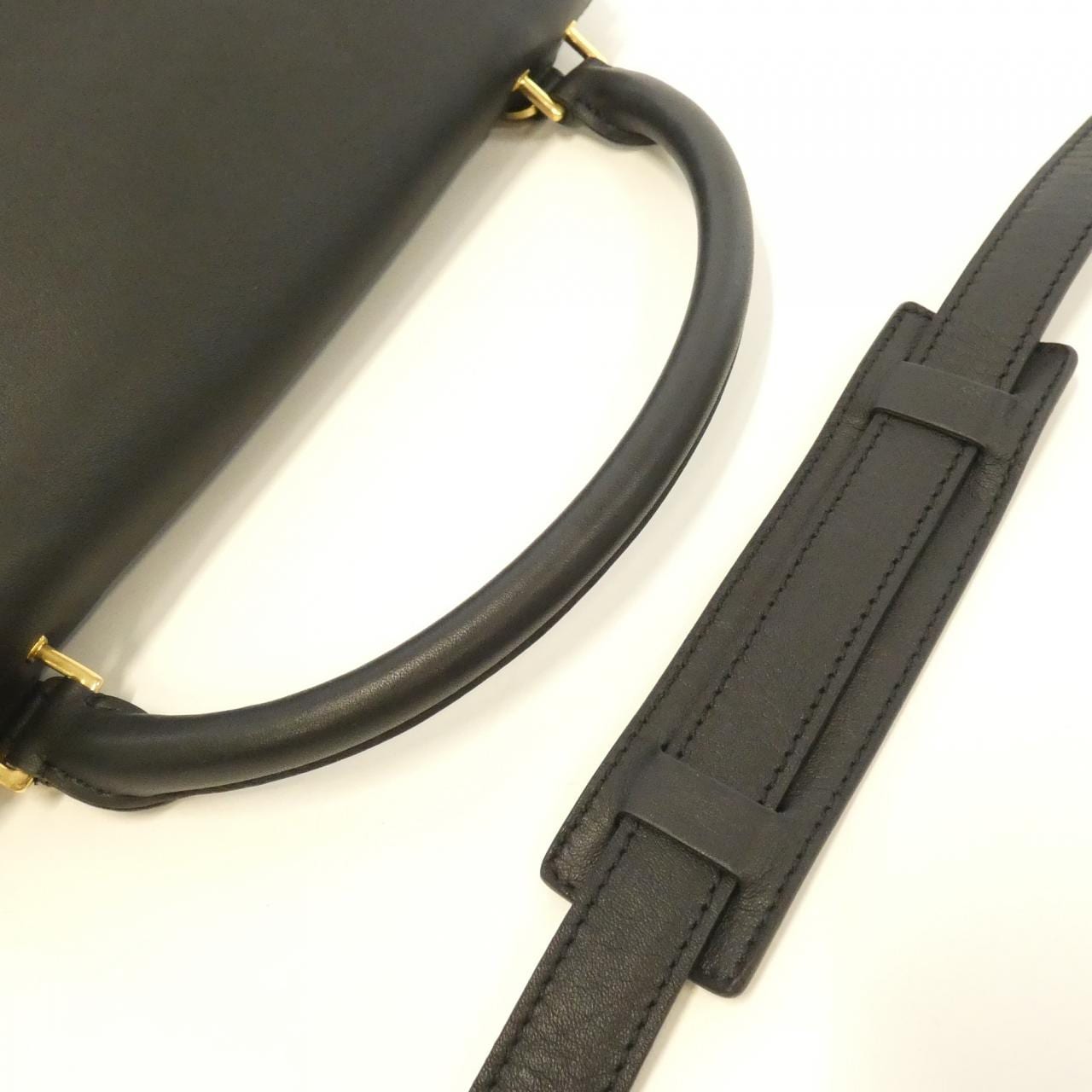 セリーヌ トラぺーズ 169542JLE バッグ