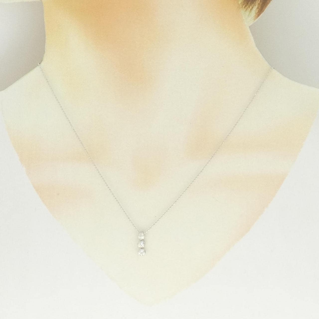 K18WG スリーストーン ダイヤモンド ネックレス 0.25CT