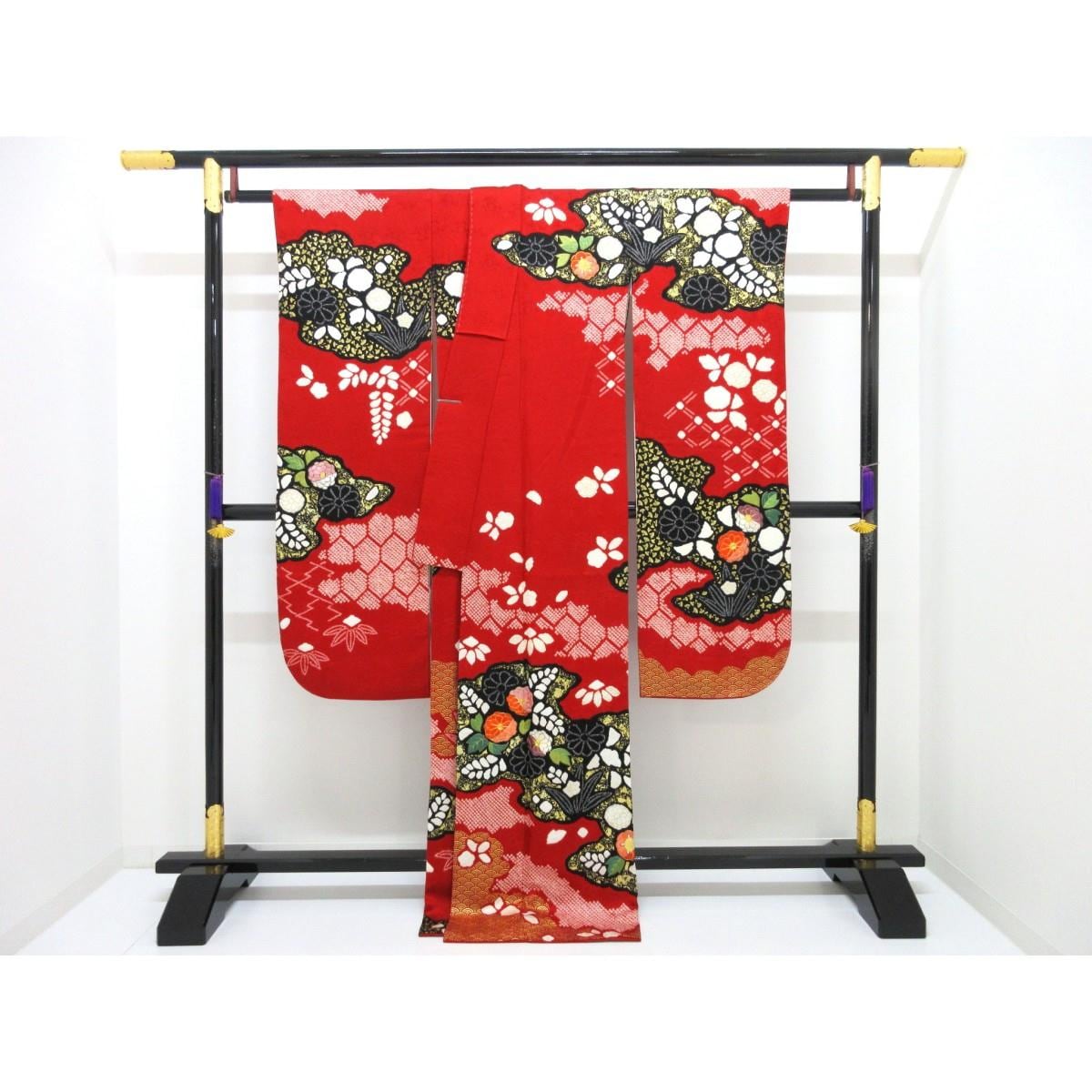 振袖　友禅金彩加工　絞り刺繍入り